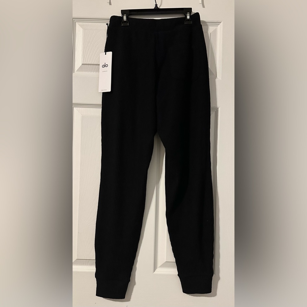 NWT! ALO Yoga Muse Sweatpant - black - Picture 8 of 8